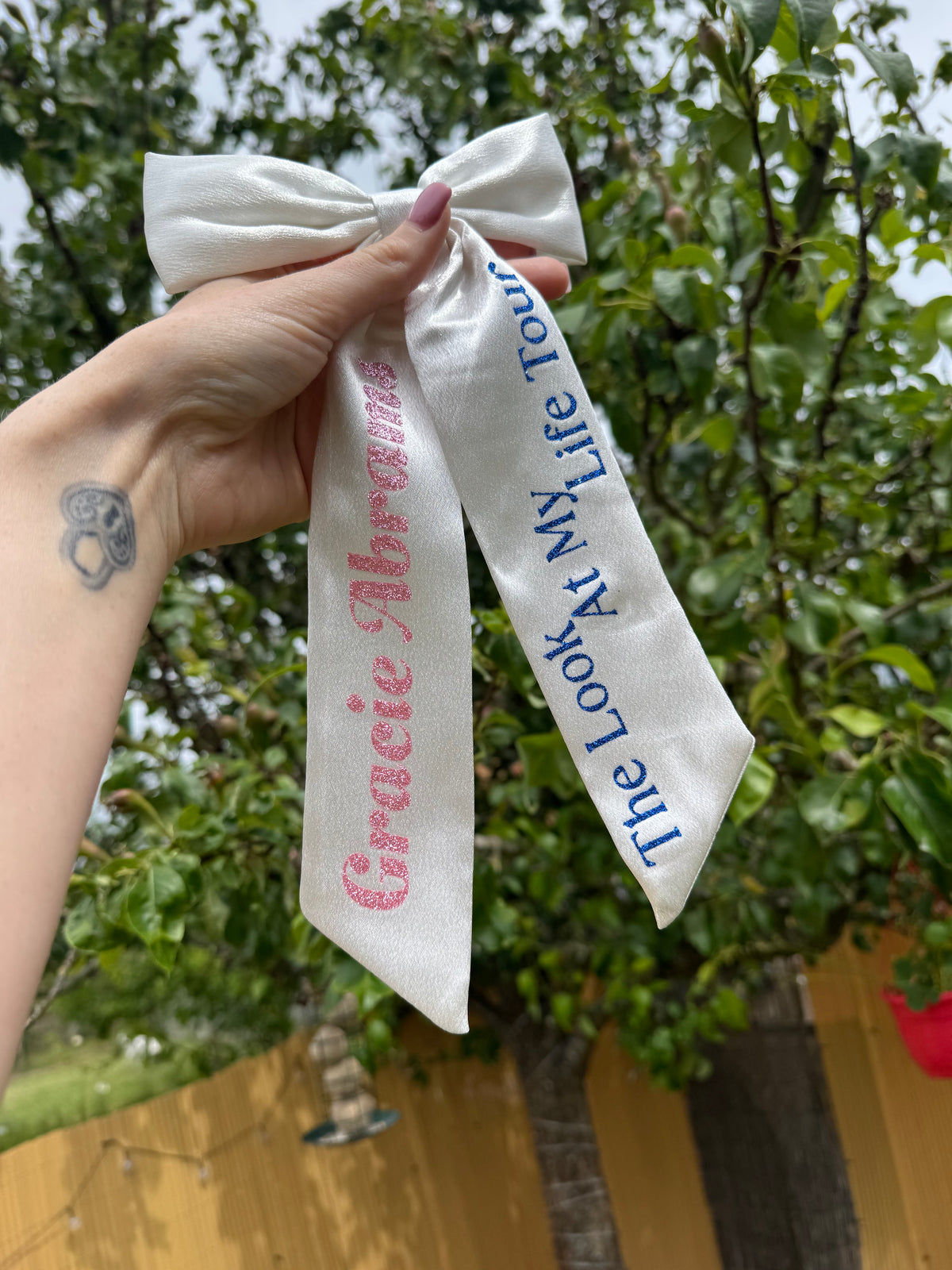 Inspired by Gracie Abram’s tour Bow
